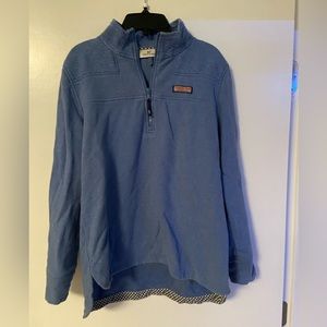 Women’s vineyard vines pull over